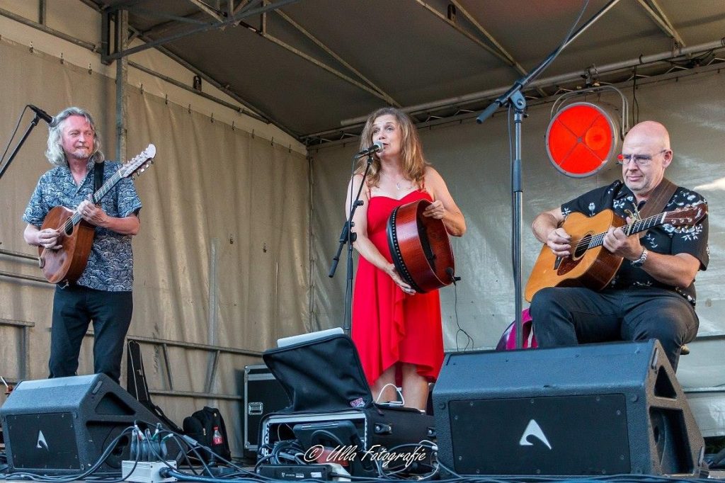 Helen FLAHERTY & BAND