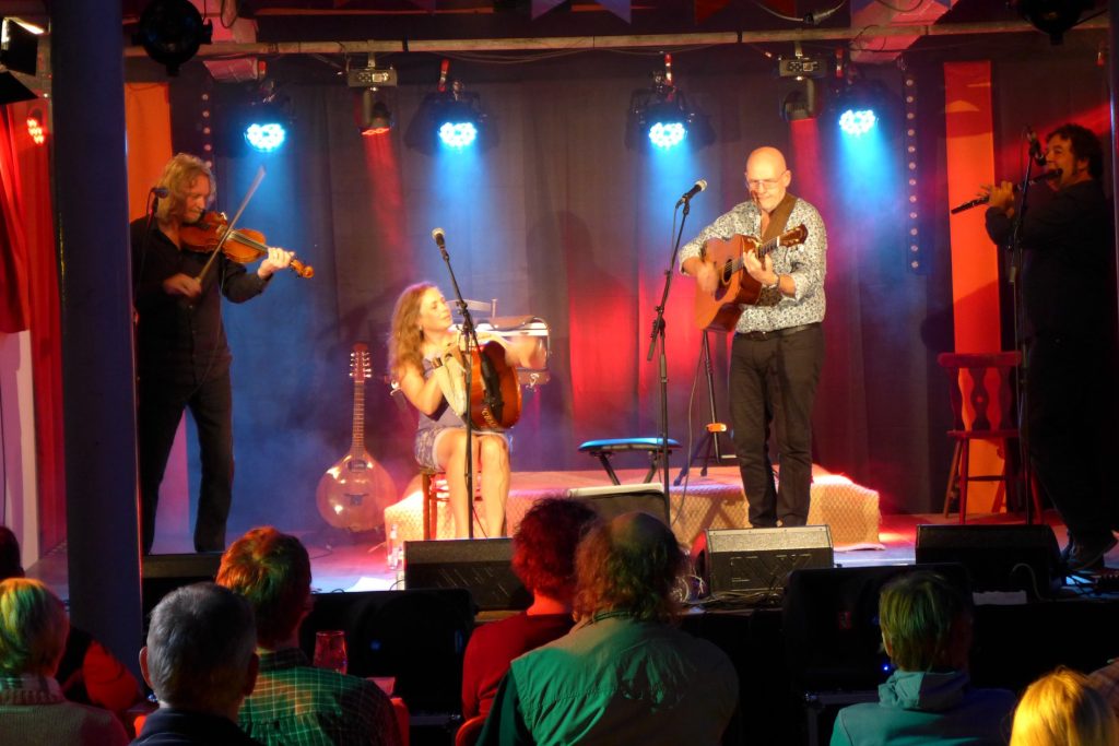 Helen FLAHERTY & BAND